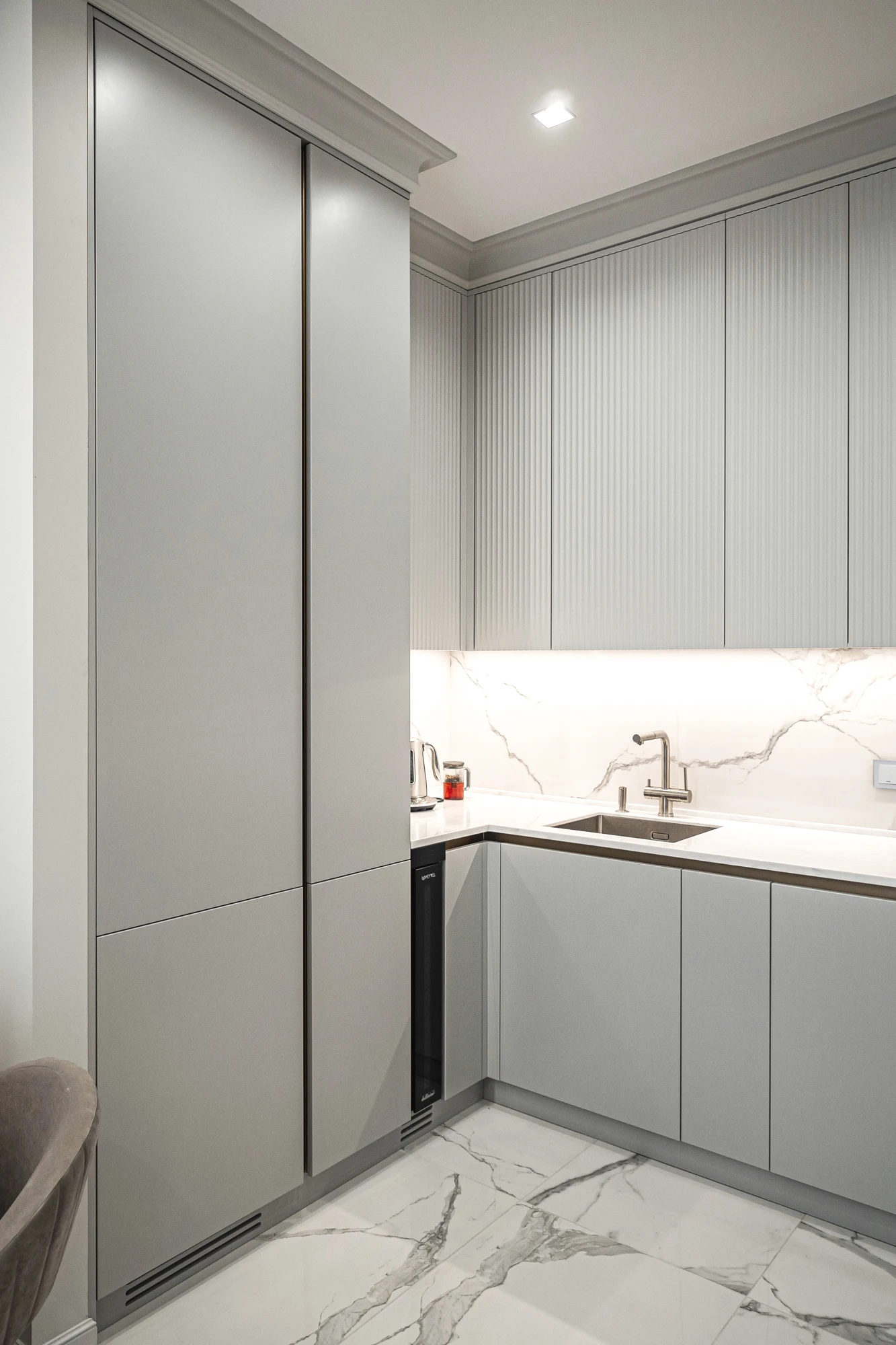 Минималистичная кухня без ручек Минималистичная кухня без ручек