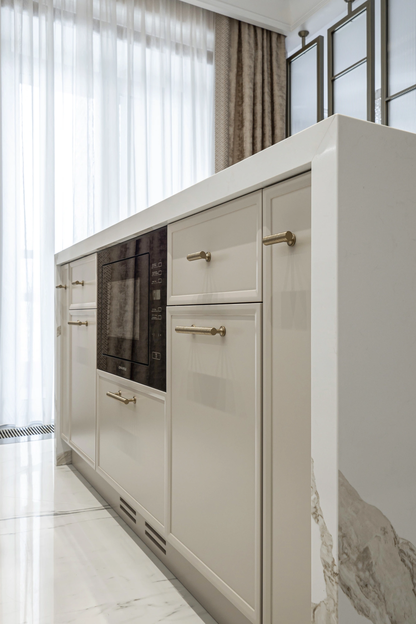 Практичный остров на кухне Практичный остров на кухне