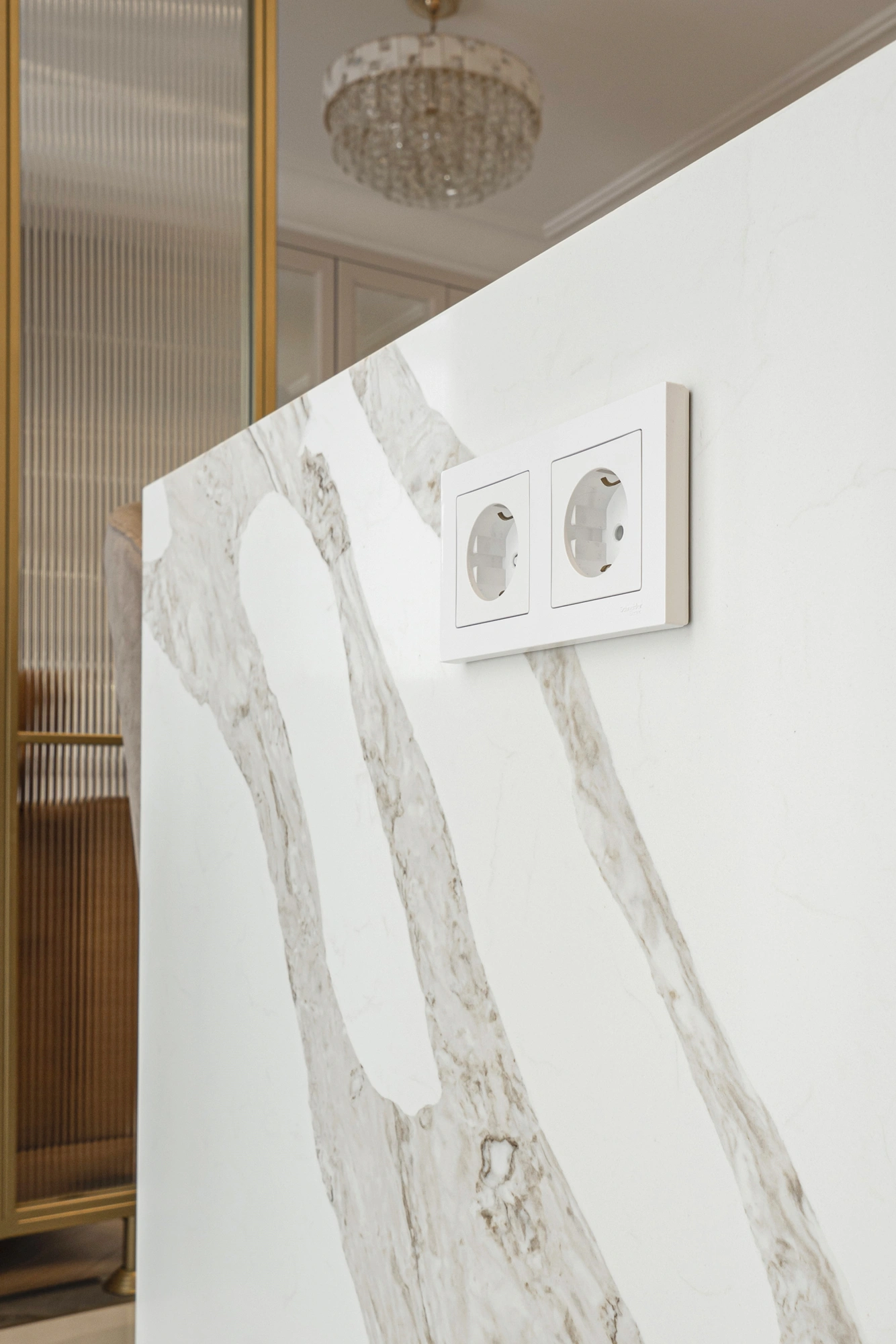 Розетки на острове кухни Розетки на острове кухни